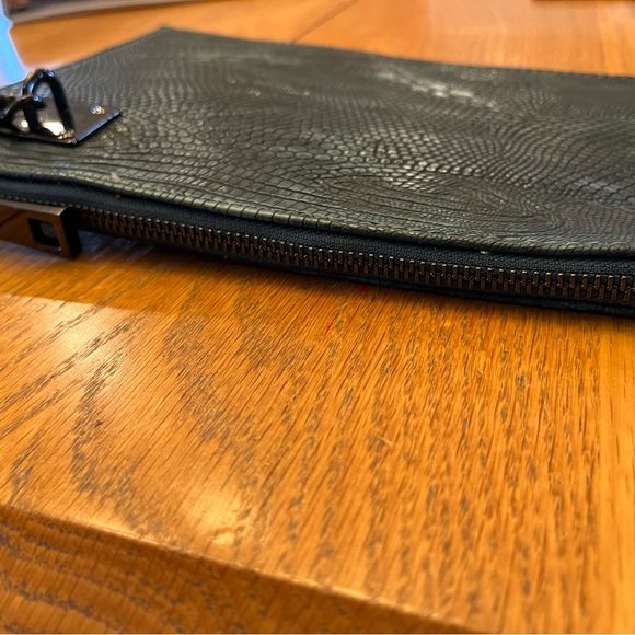 Sondra Roberts Squared green alligator clutch / wristlet - Picture 4 of 6